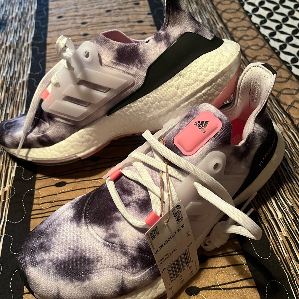 Womens Adidas Ultraboost 22 W Size 8